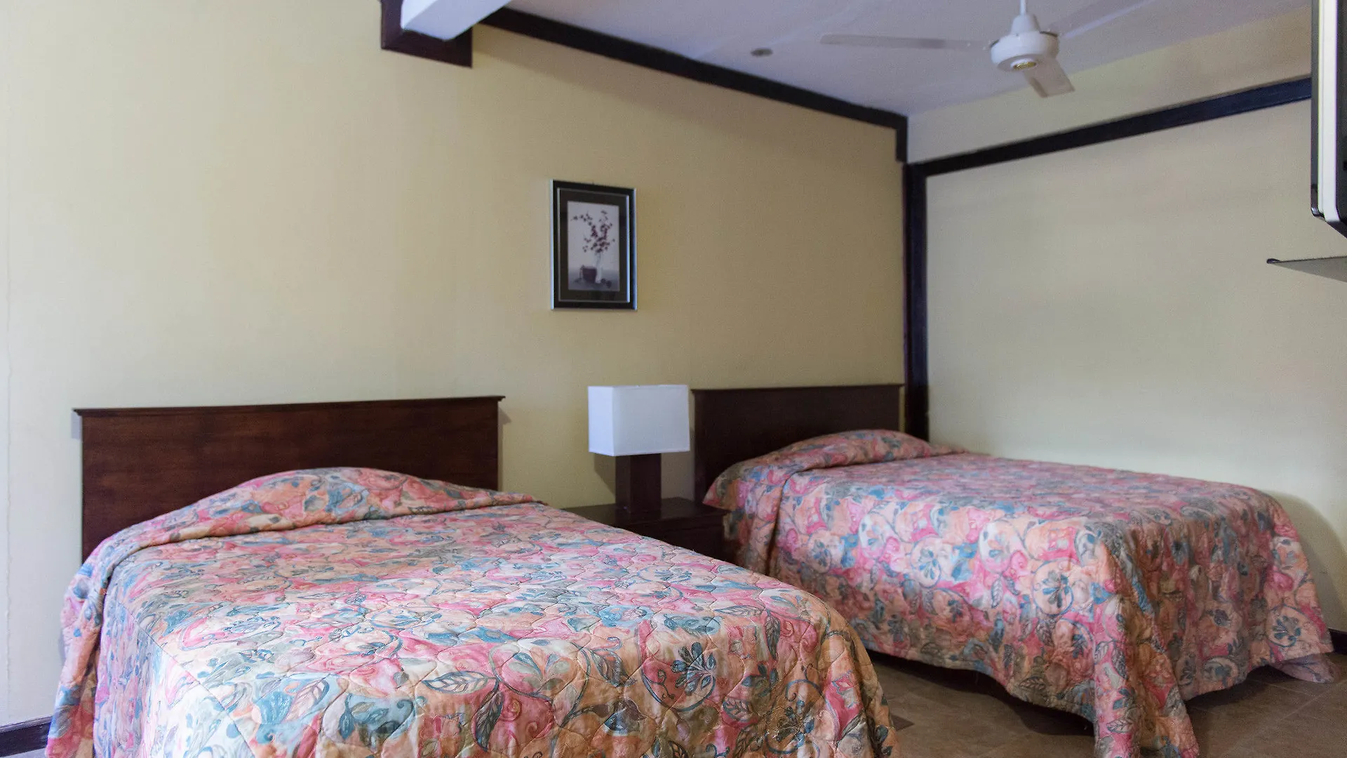فندق مبيت وإفطار مونتيغو باي Rosehall Deluxe Hotel